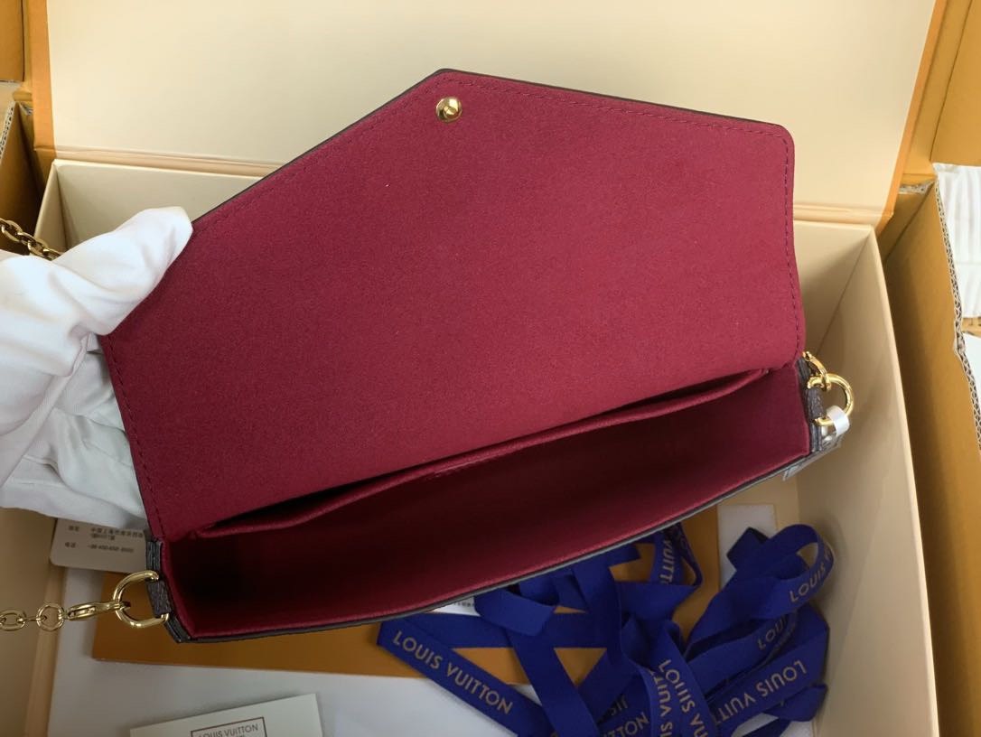 MONOGRAM EMBOSSED POCHETTE – CHAIN EDITION