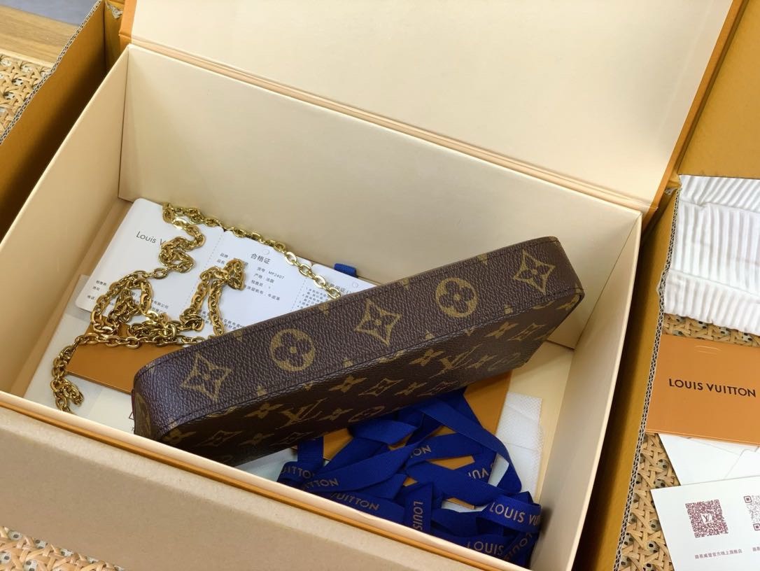 MONOGRAM EMBOSSED POCHETTE – CHAIN EDITION