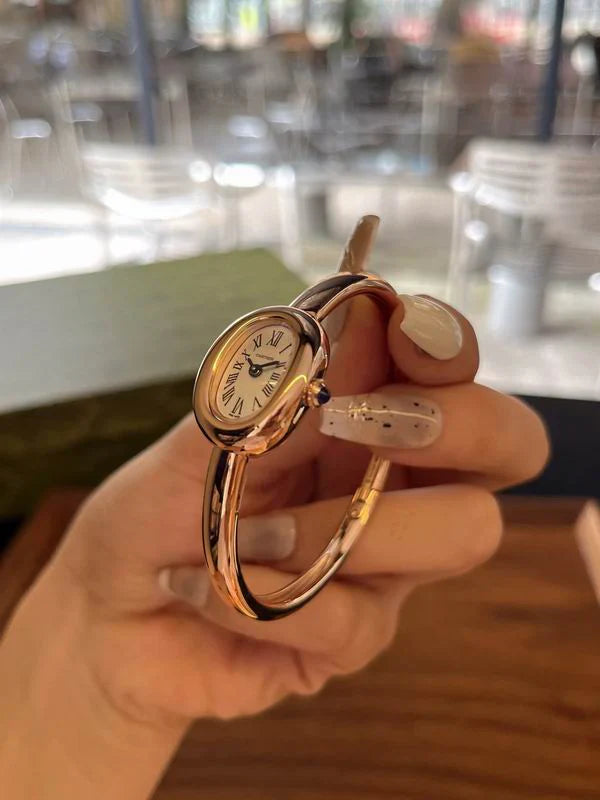 REFINED 24.6MM × 18.7MM OVAL TIMEPIECE WITH FLUID GEOMETRIC SILHOUETTE AND POLISHED LINK BRACELET