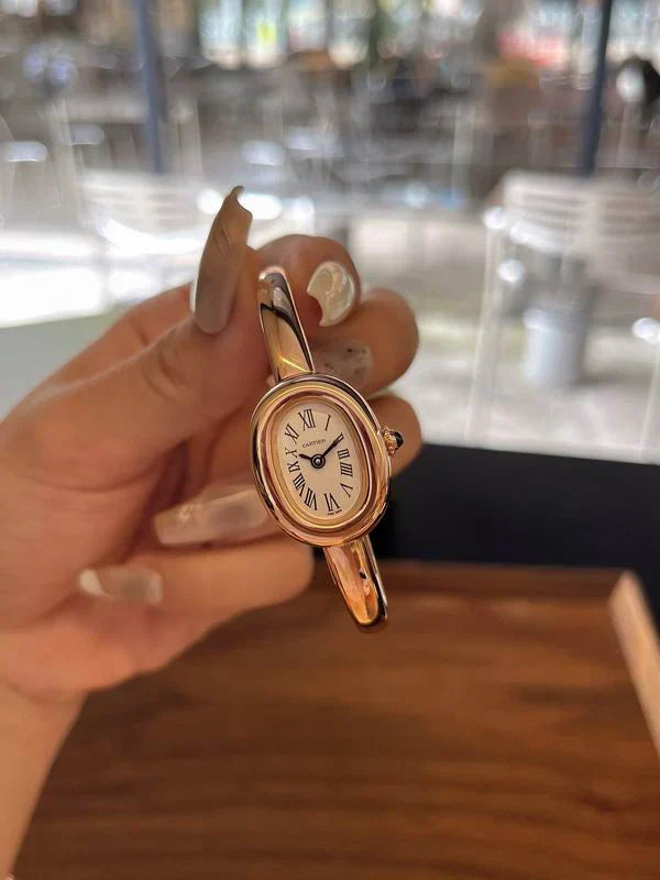 REFINED 24.6MM × 18.7MM OVAL TIMEPIECE WITH FLUID GEOMETRIC SILHOUETTE AND POLISHED LINK BRACELET