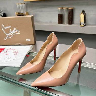 REFINED NUDE POINTED-TOE PUMPS IN PREMIUM SHEEPSKIN WITH MINIMALIST SILHOUETTE