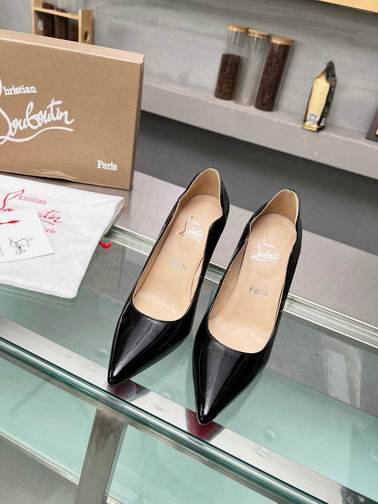 SOPHISTICATED BLACK POINTED-TOE PUMPS IN PREMIUM SHEEPSKIN WITH MINIMALIST ARCHITECTURE