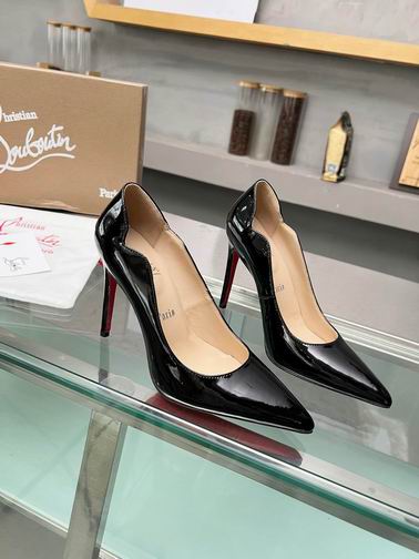SOPHISTICATED BLACK POINTED-TOE PUMPS IN PREMIUM SHEEPSKIN WITH MINIMALIST ARCHITECTURE