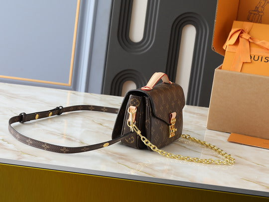 LEATHER CROSSBODY BAG