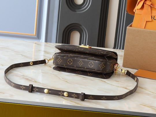 LEATHER CROSSBODY BAG