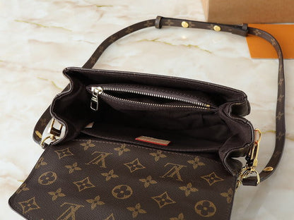 EMBOSSED LEATHER CROSSBODY BAG – STRUCTURED EDITION