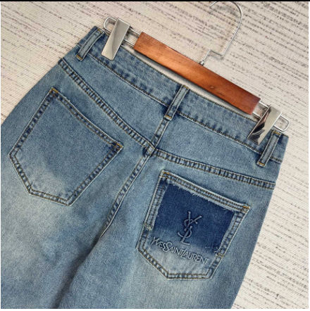 WIDE-LEG DENIM JEANS