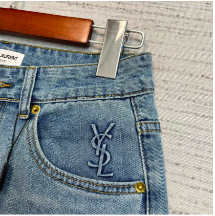WIDE-LEG DENIM JEANS