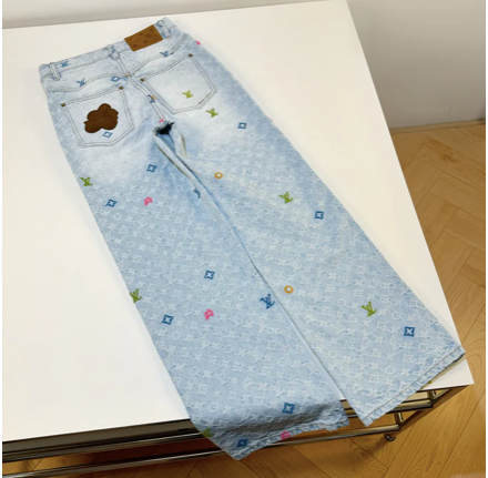 STRAIGHT DENIM JEANS