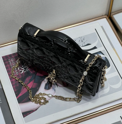 GLOSSY QUILTED PATENT BAG