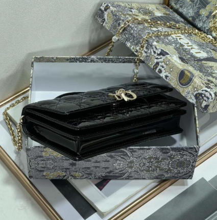 GLOSSY QUILTED PATENT BAG