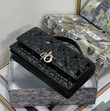 GLOSSY QUILTED PATENT BAG