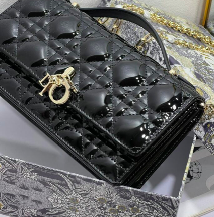 GLOSSY QUILTED PATENT BAG