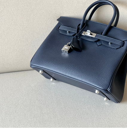 STRUCTURED LEATHER HANDBAG