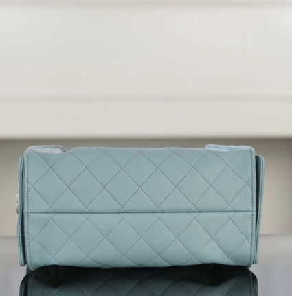 SOFT QUILTED SHOULDER BAG – GOLDEN CHAIN EDITION