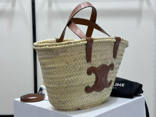CLASSIC HANDWOVEN PALM BASKET BAG