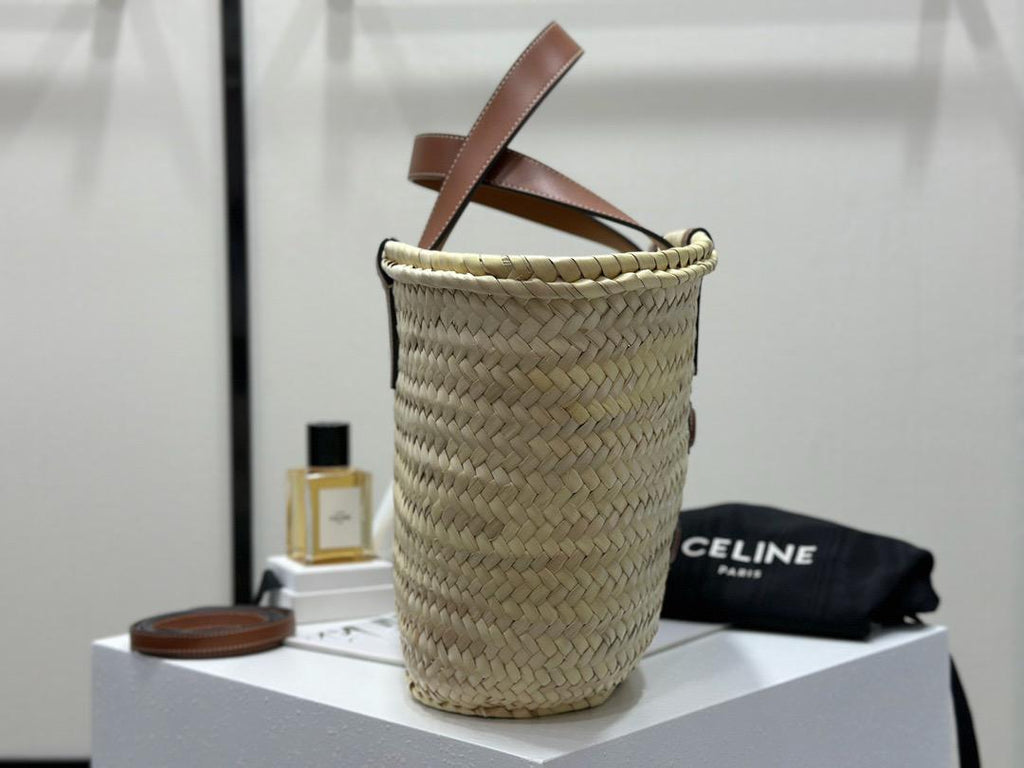 CLASSIC HANDWOVEN PALM BASKET BAG