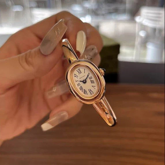 REFINED 24.6MM × 18.7MM OVAL TIMEPIECE WITH FLUID GEOMETRIC SILHOUETTE AND POLISHED LINK BRACELET