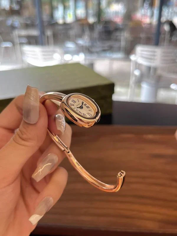 REFINED 24.6MM × 18.7MM OVAL TIMEPIECE WITH FLUID GEOMETRIC SILHOUETTE AND POLISHED LINK BRACELET