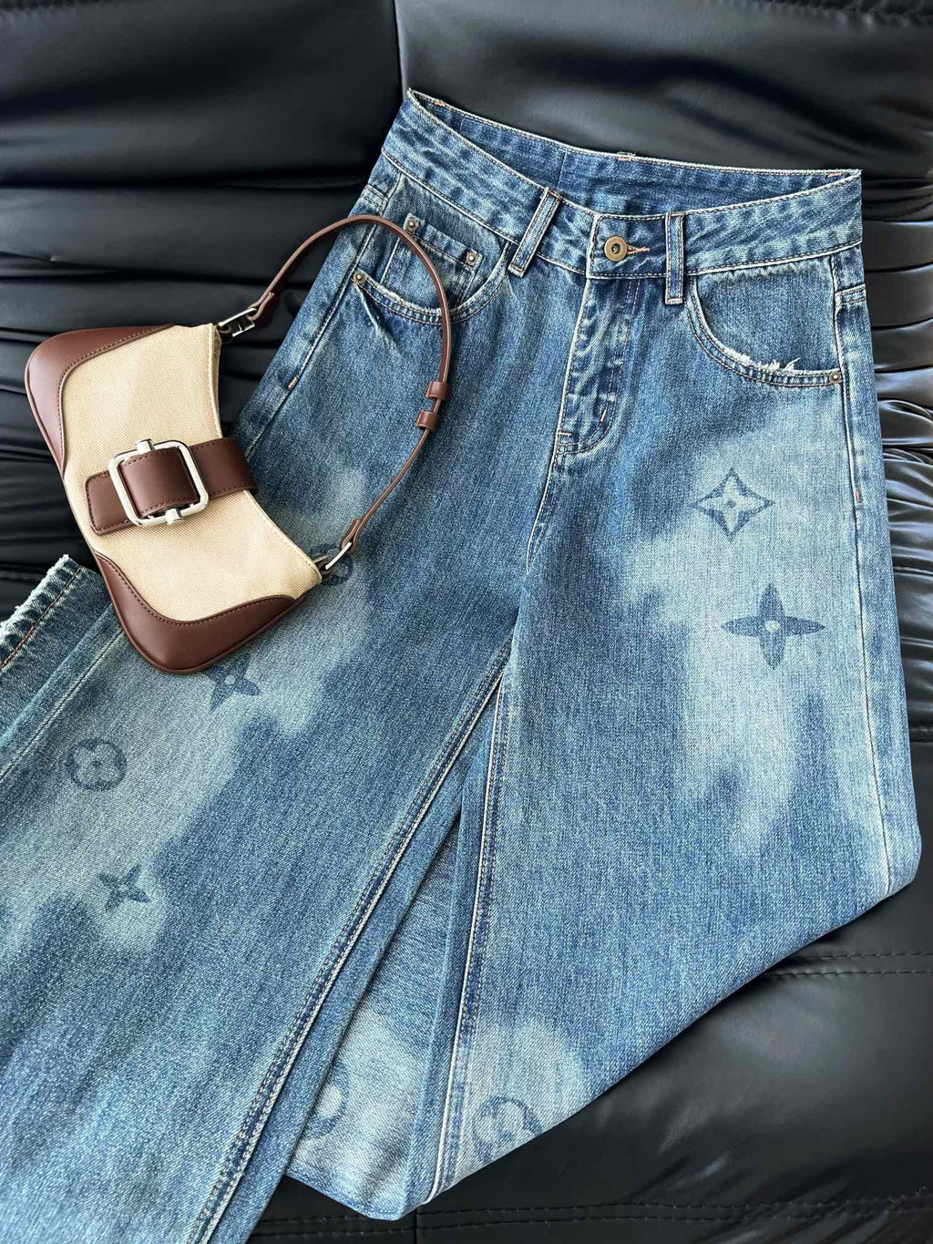 PREMIUM GENUINE LEATHER CROSSBODY BAG – SLEEK MINIMALIST MESSENGER
