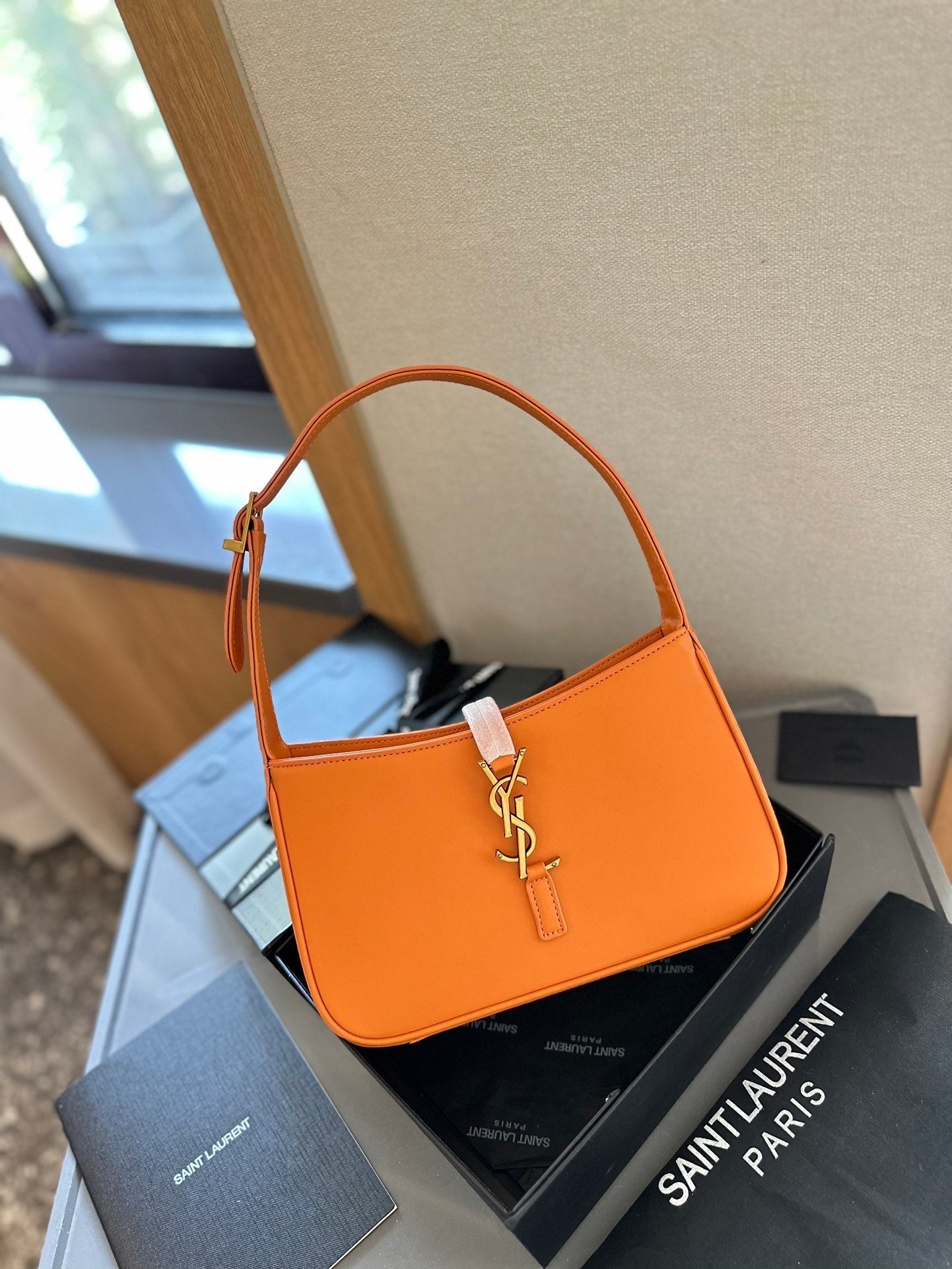 GRAIN DE POUDRE QUILTED LEATHER SATCHEL – MONOCHROME EDITION