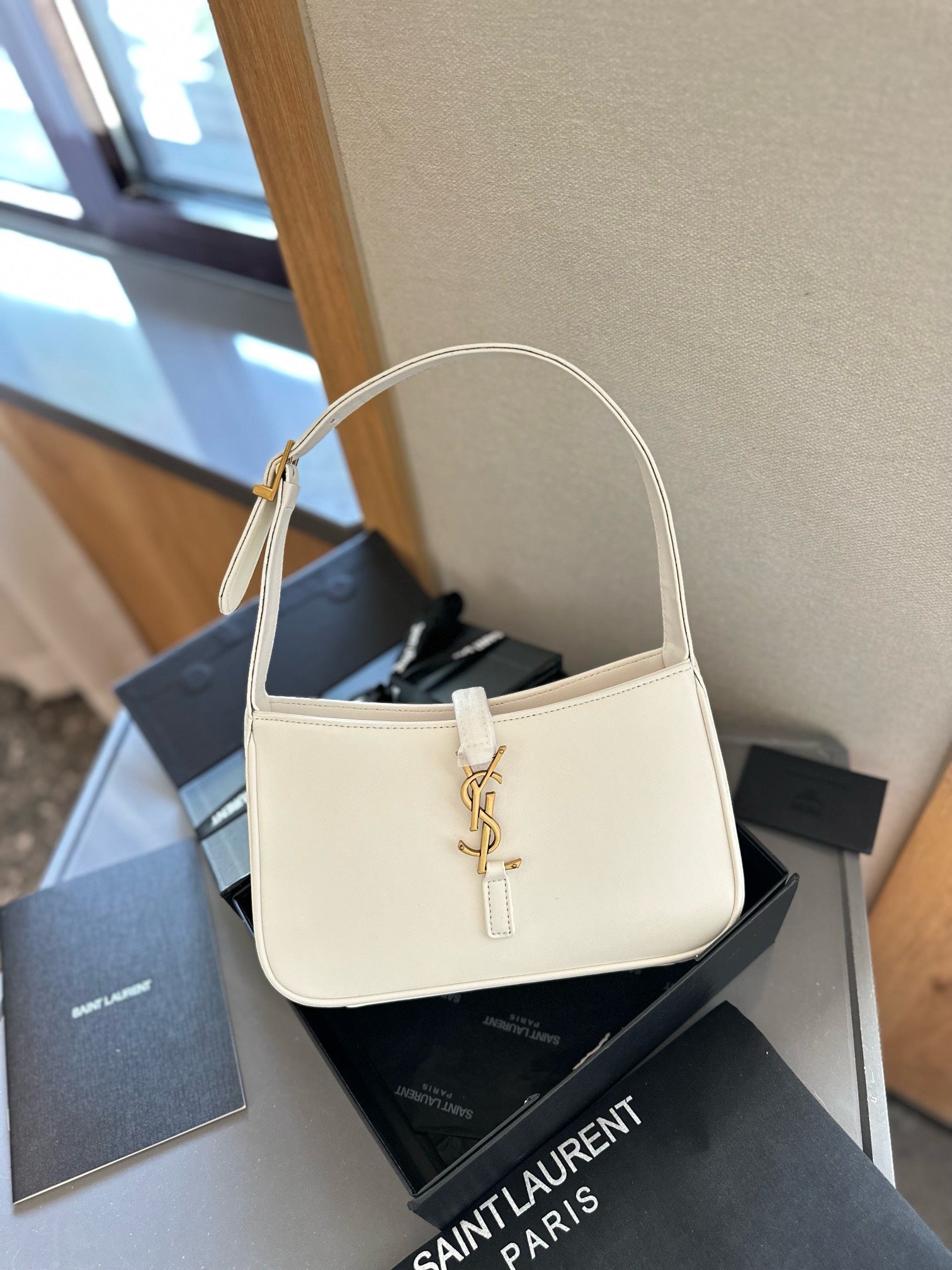 GRAIN DE POUDRE QUILTED LEATHER SATCHEL – MONOCHROME EDITION