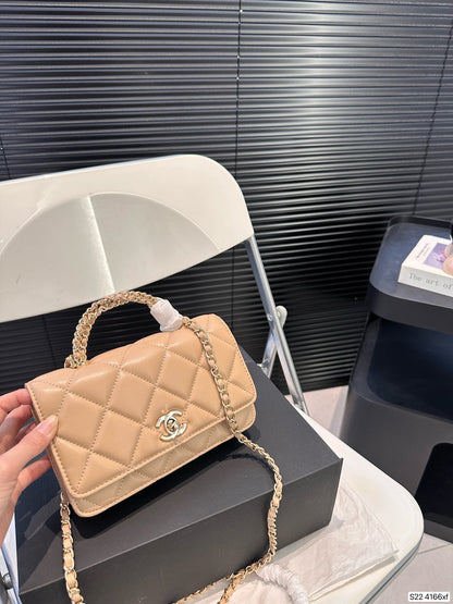 MODERN CHAIN SHOULDER BAG – TEXTURED LEATHER EDITION