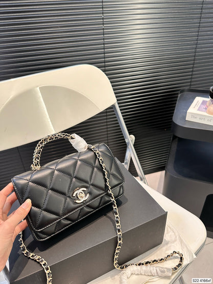 MODERN CHAIN SHOULDER BAG – TEXTURED LEATHER EDITION