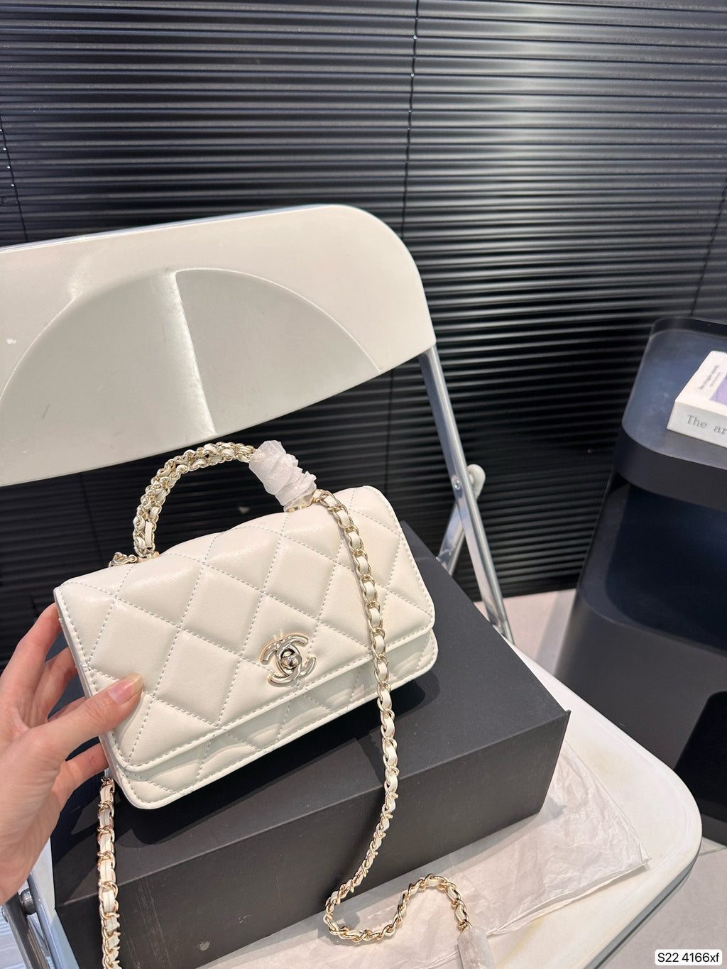 MODERN CHAIN SHOULDER BAG – TEXTURED LEATHER EDITION