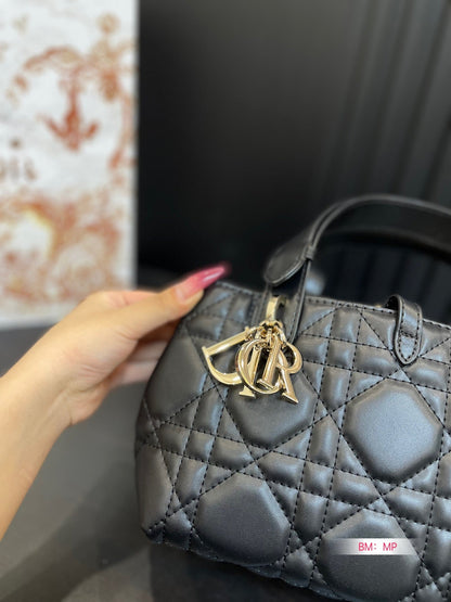 TOUJOURS LEATHER SHOPPING BAG – MACROCANNAGE EDITION