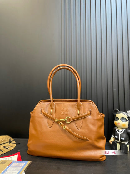 MINIMALIST SMOOTH LEATHER TOTE – OVERSIZED EDITION