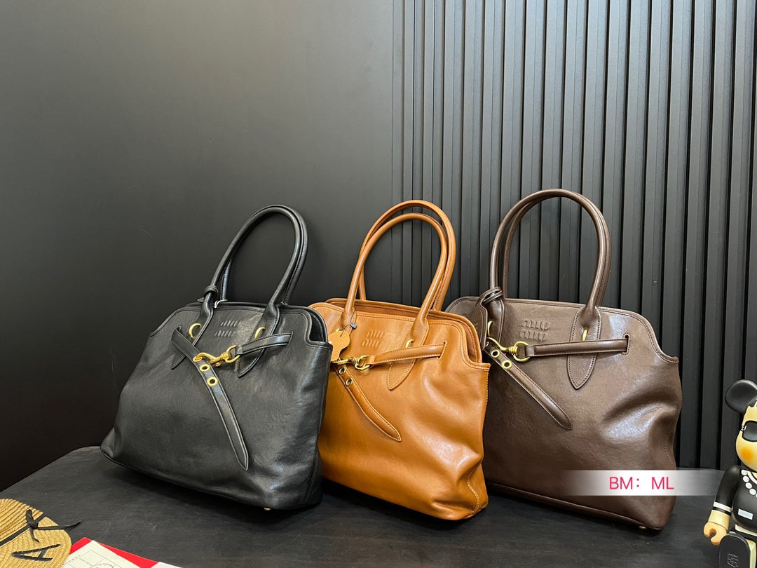 MINIMALIST SMOOTH LEATHER TOTE – OVERSIZED EDITION