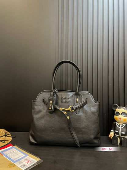 MINIMALIST SMOOTH LEATHER TOTE – OVERSIZED EDITION