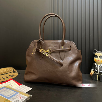MINIMALIST SMOOTH LEATHER TOTE – OVERSIZED EDITION