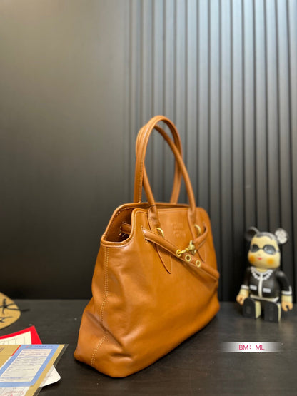 MINIMALIST SMOOTH LEATHER TOTE – OVERSIZED EDITION