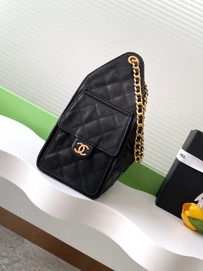CLASSIC QUILTED HOBO – 30CM EDITION