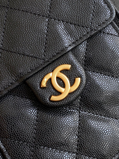 CLASSIC QUILTED HOBO – 30CM EDITION