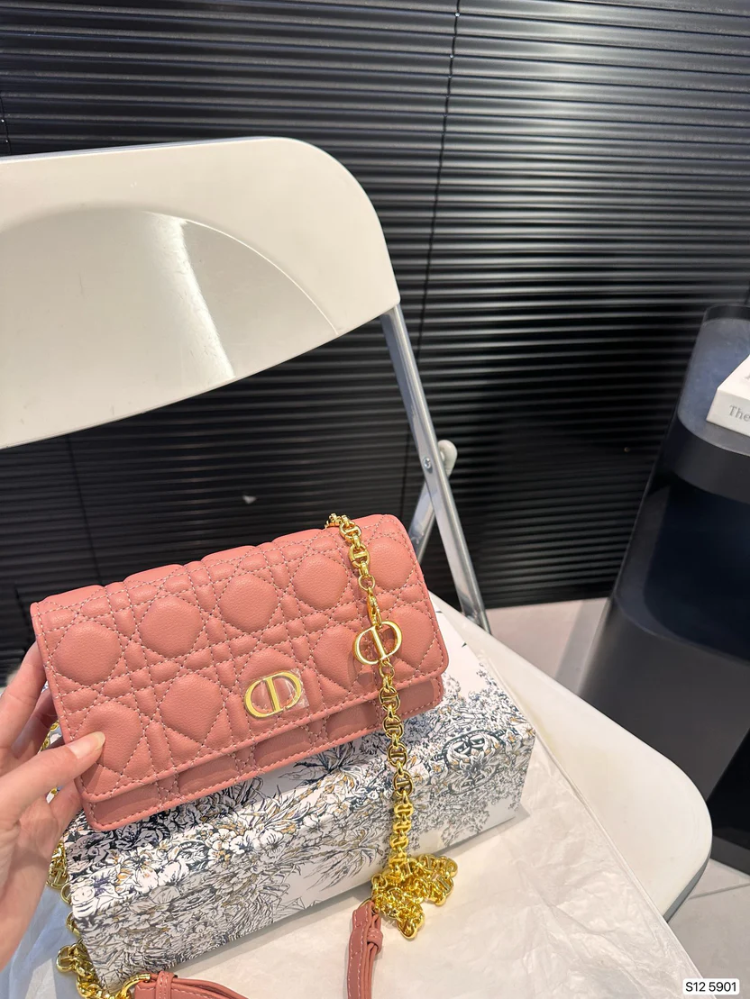 TIMELESS LEATHER CLUTCH – ELEGANCE EDITION