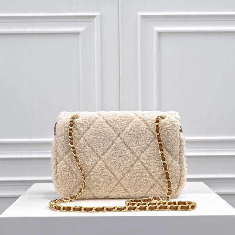 LEATHER QUILTED SHOULDER BAG