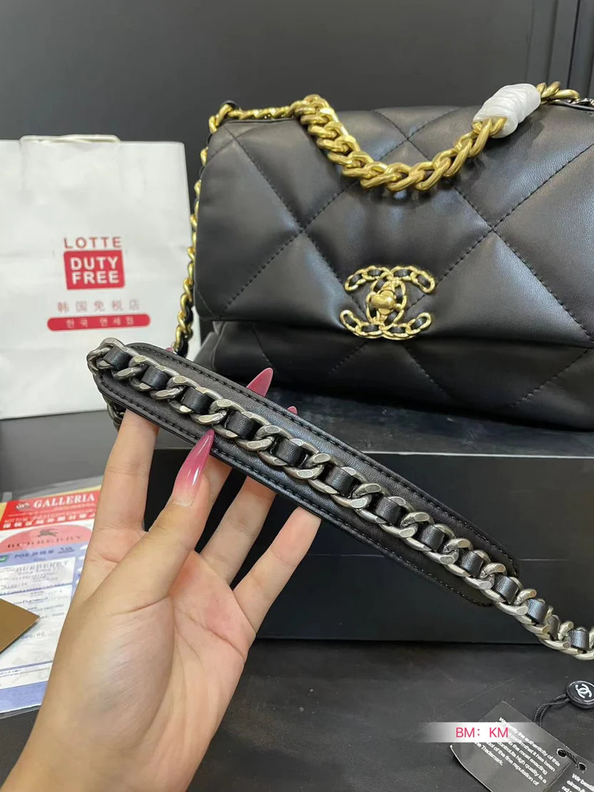 CLASSIC 19 FLAP BAG – CELEBRITY EDITION