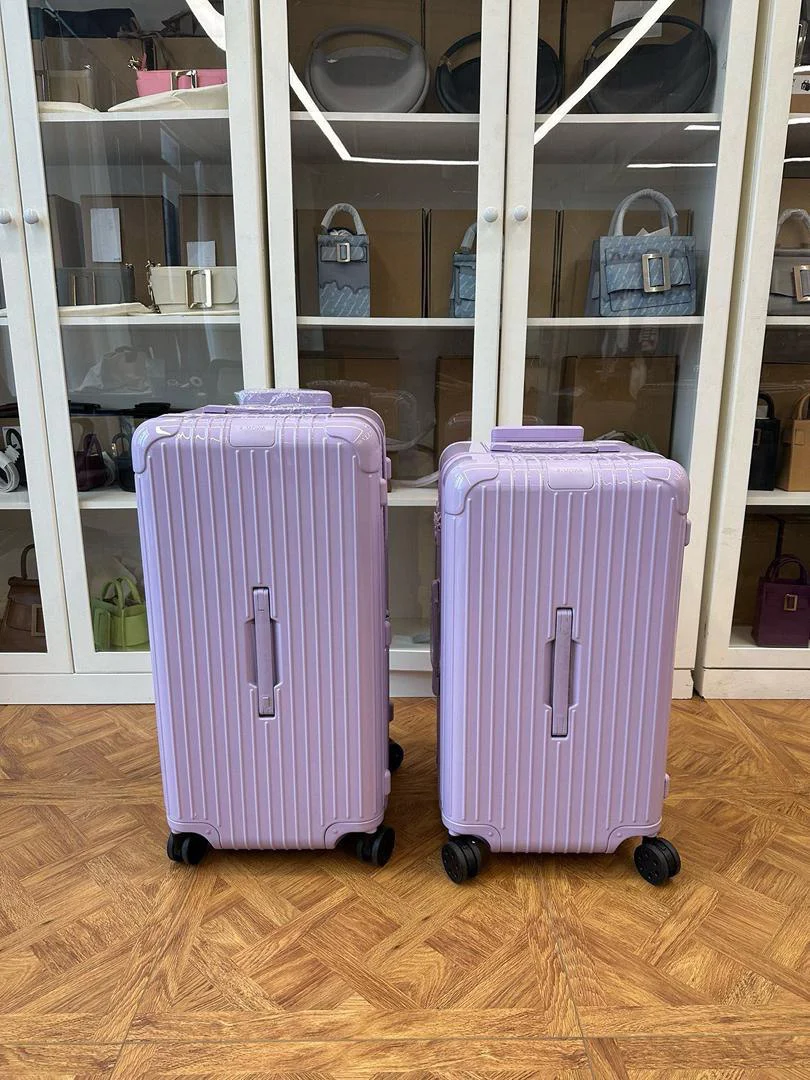 MINIMALIST PASTEL PEACH POLYCARBONATE ROLLING LUGGAGE SET WITH VERTICAL GROOVE DESIGN