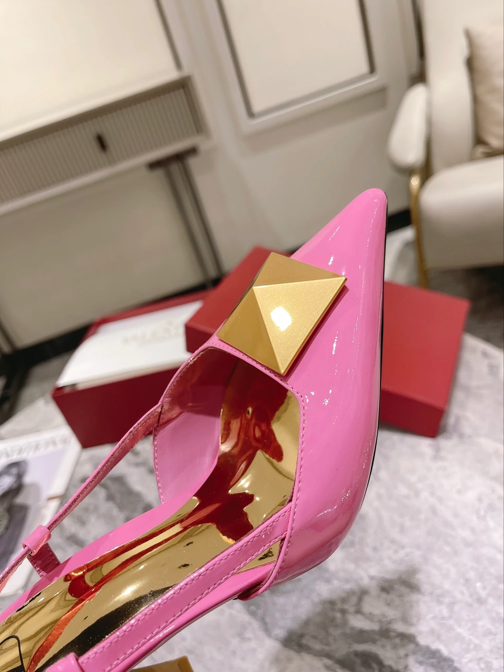 STUDDED PATENT LEATHER HEELS