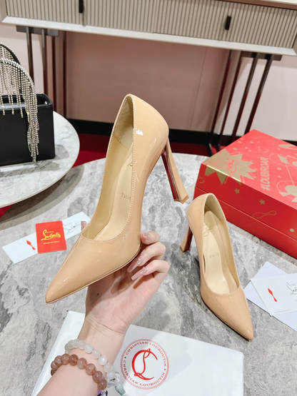 ELEGANT NUDE POINTED-TOE PUMPS WITH REFINED SLANTED HIGH HEEL AND MINIMALIST SILHOUETTE