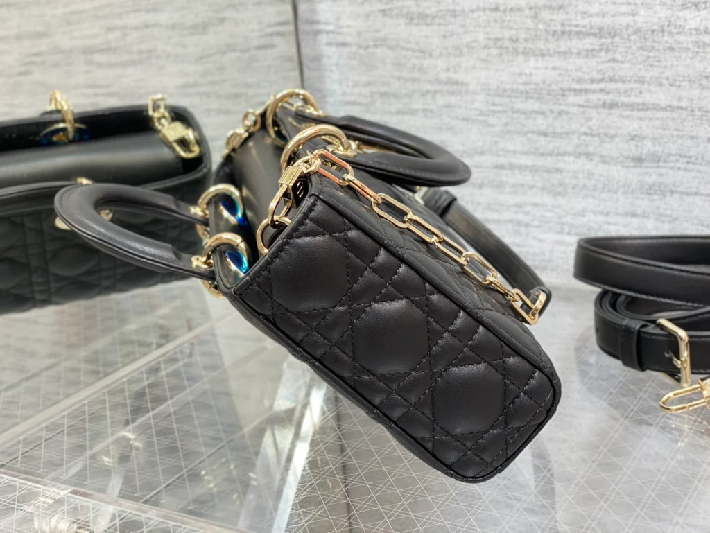 CLASSIC QUILTED D-JOY STYLE BAG-26CM