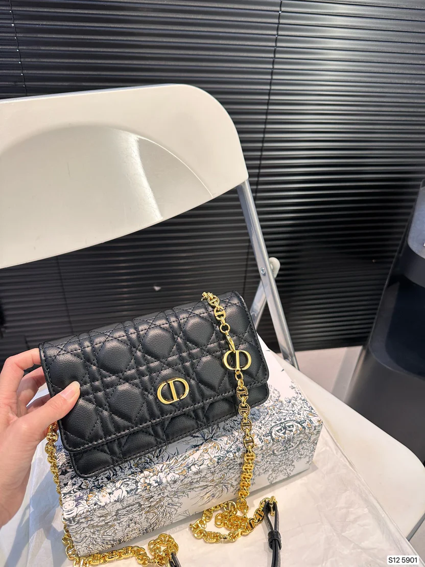 TIMELESS LEATHER CLUTCH – ELEGANCE EDITION