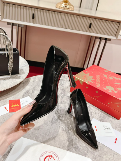 SOPHISTICATED BLACK POINTED-TOE PUMPS WITH SLANTED HIGH HEEL AND REFINED LOW-CUT SILHOUETTE