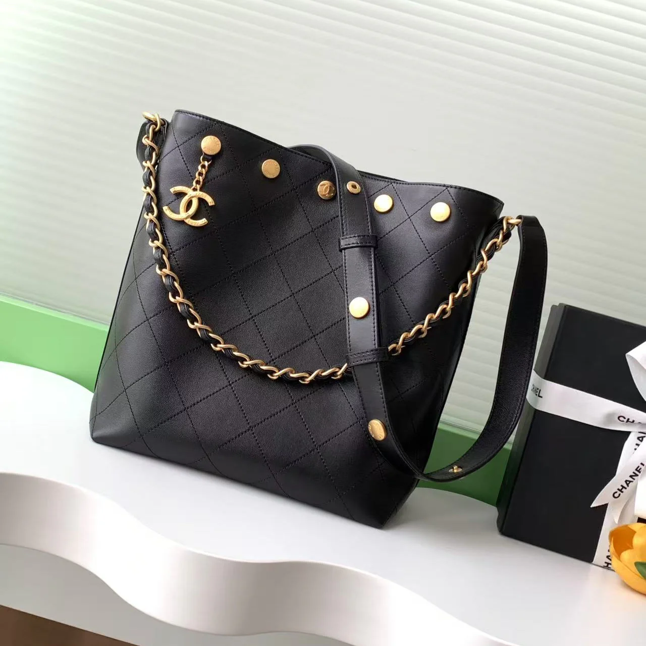 CLASSIC STUDDED BUCKET BAG -28CM