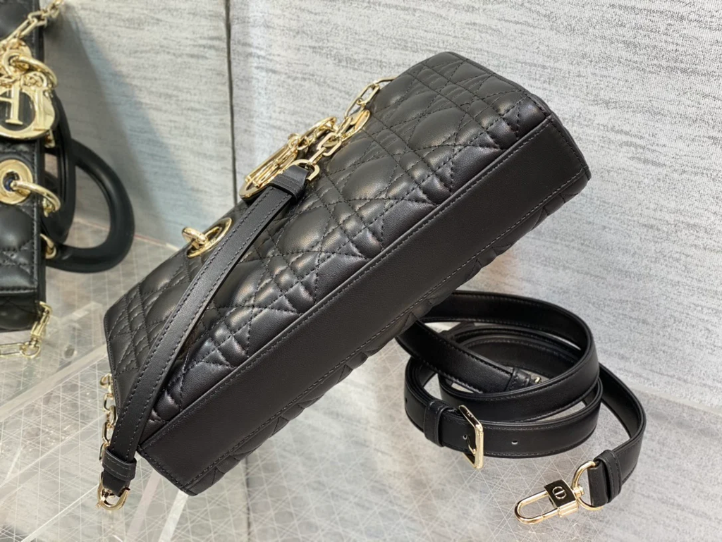 CLASSIC QUILTED D-JOY STYLE BAG-26CM