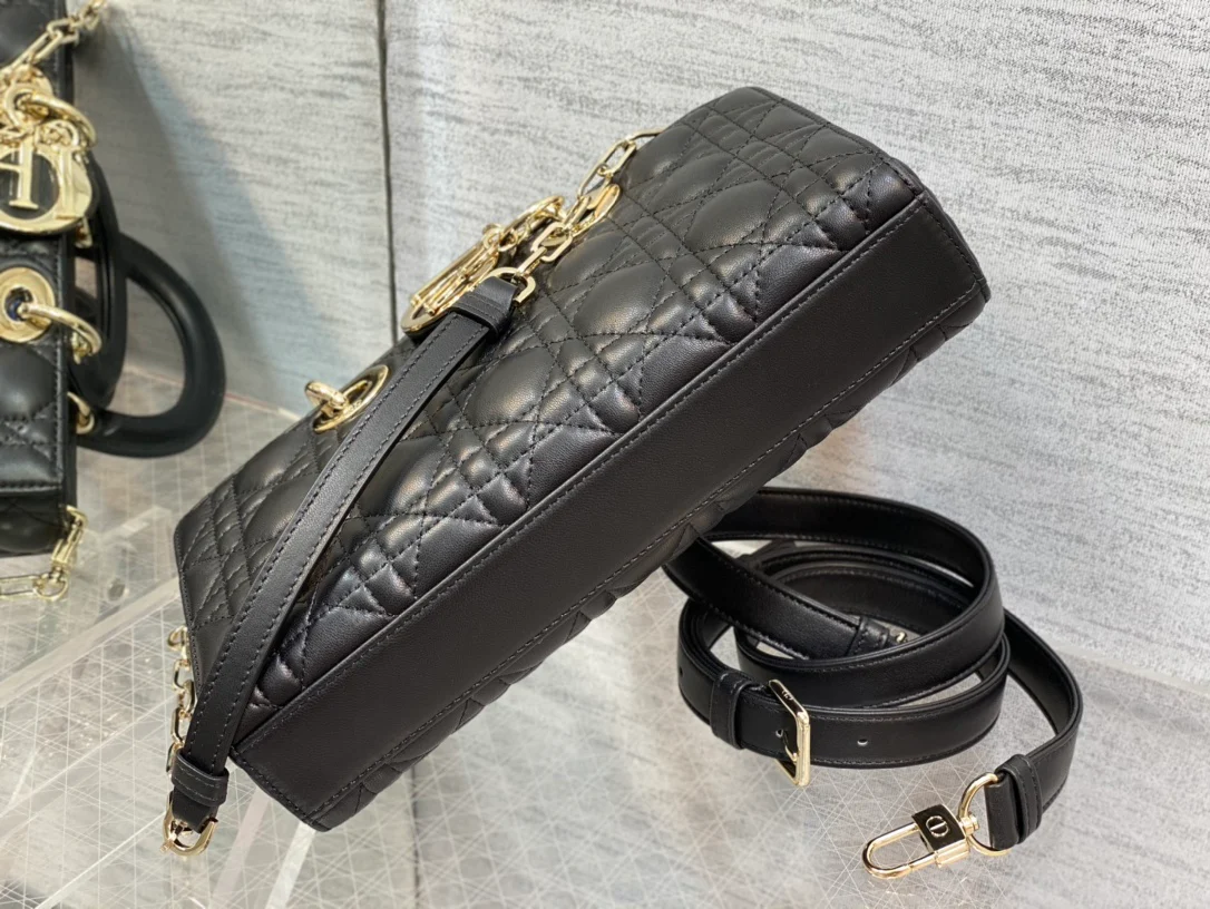 CLASSIC QUILTED D-JOY STYLE BAG-26CM