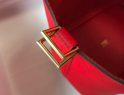 BUCKET BAG LIPSTICK RED